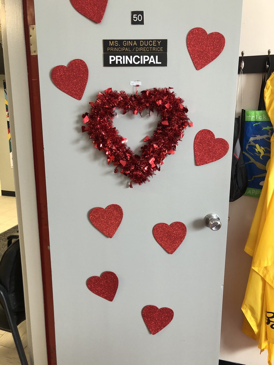 MQWSchool's tweet photo. Spreading some love and kindness for February around our main office!!❤️❤️❤️❤️❤️❤️#throwkindnesslikeconfetti #februarykindness https://t.co/AawOl9Js7c