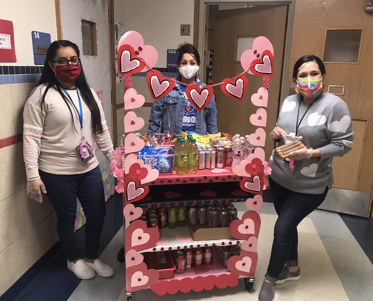 CBEcounselors's tweet photo. Our PTA @DobiePKSchool is the best!! Delicious snacks delivered to our rooms. They are spoinling us ❤️. Thank you @vickyfarias7716 and the PTA committee for thinking of us!
#RISDwevegotthis #DobieTogetherWeAreOne #loveourPTA #RISDgreatness #RISDpta https://t.co/u7Xnz8bbM9
