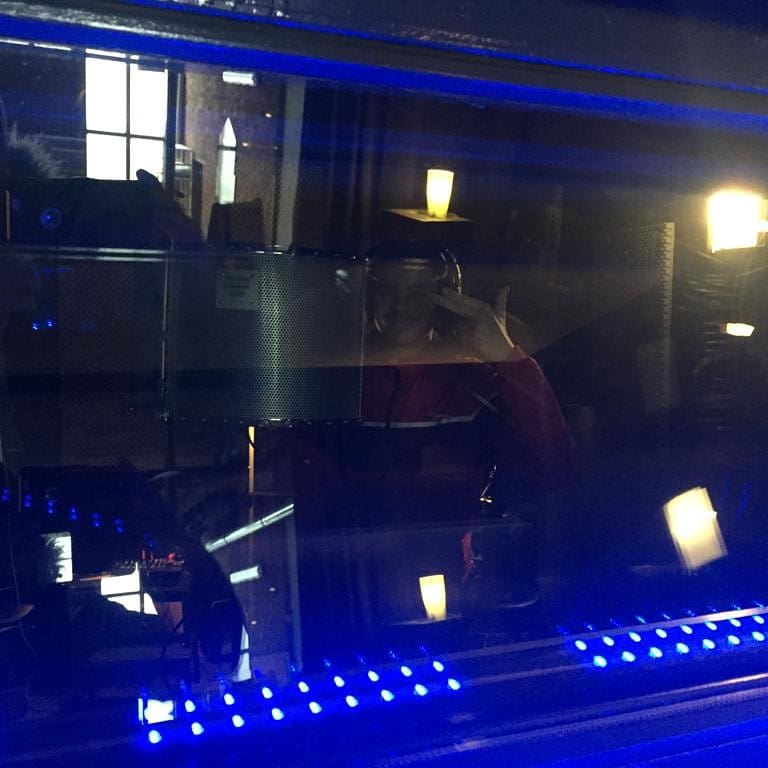 🕶️ Partir de ses rêves pour construire son avenir.

🎥 Samir un jeune du Neuhof en séance studio à la Faac.

🎙️Passion et travail

Un grand merci à notre partenaire #LesSonsD'laRue et Mahoni

#GrandirFaireGrandir
#StudioEnregistrement
#Dacip