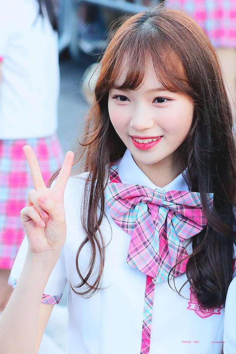 mintwon01's tweet image. 𝒕𝒉𝒆 𝒇𝒍𝒐𝒘𝒆𝒓 𝒊𝒔 𝒃𝒍𝒐𝒐𝒎𝒊𝒏𝒈🌸🌸🌸