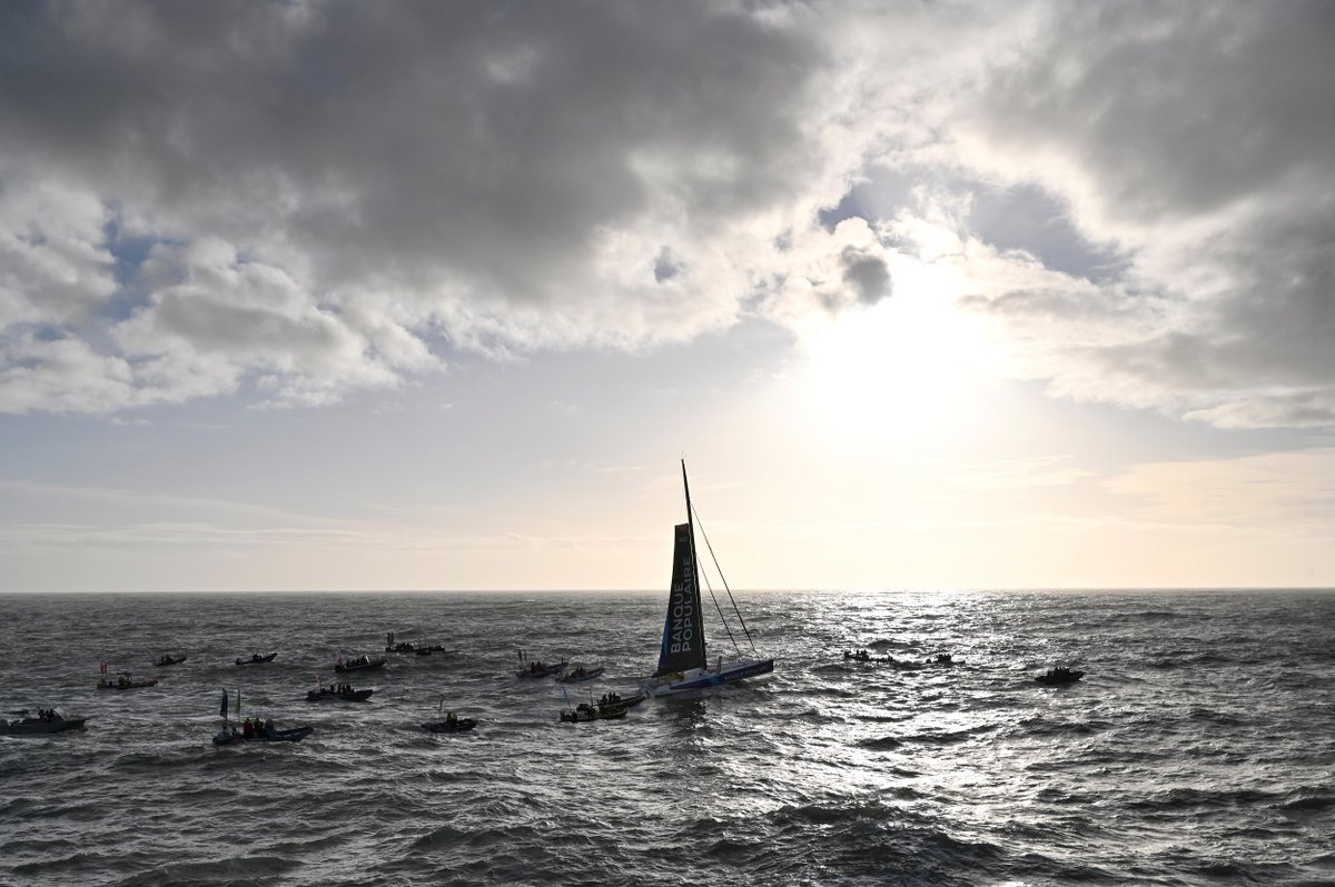 VoileBanquePop's tweet photo. B R A V O    C L A R I S S E   💙

#BravoClarisse #VG2020 @VendeeGlobe https://t.co/MazfPrSIqx