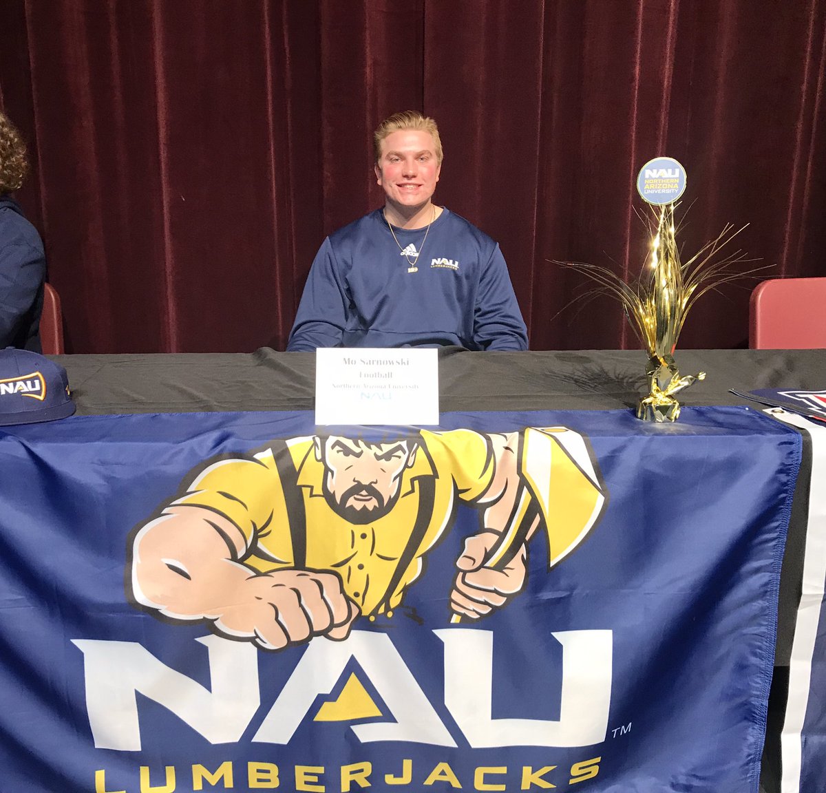CodyTCameron's tweet photo. Hamilton 6’2 225-pound MLB @mosarnowski inks his NLI to play for the NAU Lumberjacks. Sarnowski finished the year with 58 tackles, 3 sacks, 8 QB hurries, and an INT playing against the best teams in the state every week. Another great in-state addition for @CoachChrisBall https://t.co/CdEnfgAxdK