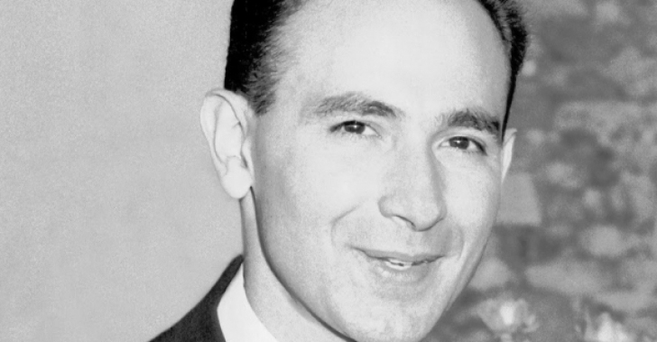 migralegalusa's tweet photo. #EsVenezolano Humberto Fernández-Morán fue un médico y reconocido científico en el campo de las ciencias físicas y biológicas. Es reconocido por recibir el premio Vovain en 1967 por su invento: el bisturí de punta de diamante
.
#CircuitoGlobal #Biden #Noruega #paypal #Cumaná https://t.co/5Bbu8dtAvf