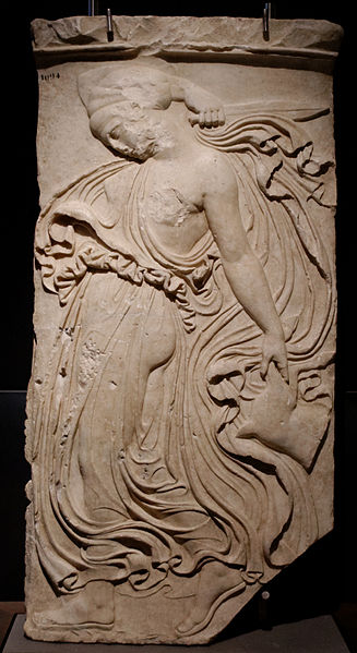 Carla_Ardis's tweet image. Following @MuseoArcheoVene #Difficultwords, today&apos;s #ReliefWednesday is a pentelic marble slab portraying a dancing Maenad. Now in #CapitolineMuseum, is a Neo-Attic re-elaboration ispired by from a series made by Callimachos for the presentation of Euripides’ Bacchae (406/5 BC).