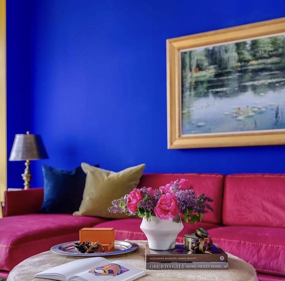 NYDC's tweet photo. Marrakesh meets NYC. @cliffyoungltd's Rivington Sofa pops as a raspberry-colored statement piece in this vibrant living space by Samantha Gore. https://t.co/R3KYomvlIN

📸@christark https://t.co/Dw7dBZkVH4