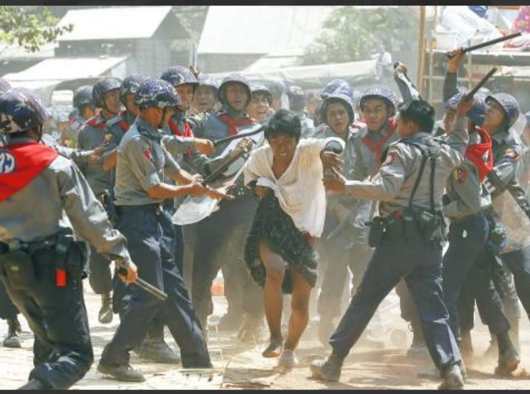 Myat07002130's tweet photo. I had never experienced what had  happened in 1988,but I heard it from my parents. It cannot be allowed to happen again.Don't give up.We need to fight for our future and for next generations. #CivilDisobedienceMovement
#JusticeForMyanmar https://t.co/ufCjsrzhVV