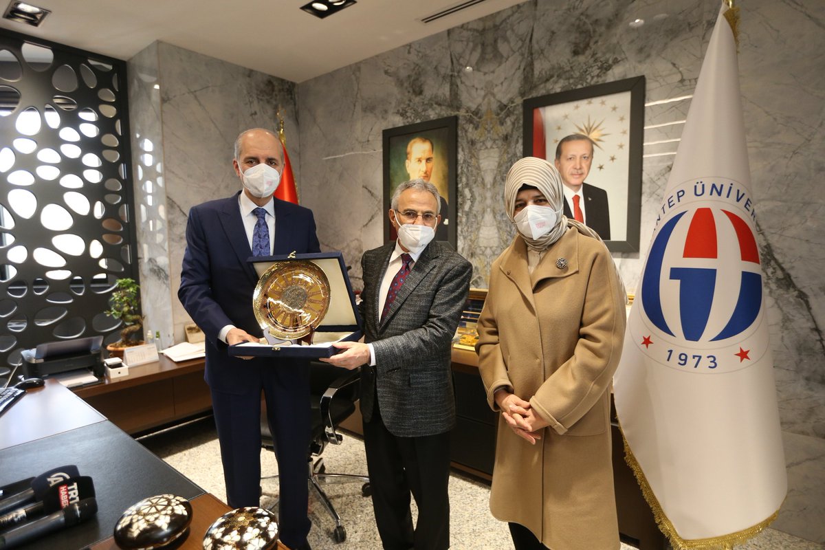 Gaziantep Üniversitesi Rektörü Prof. Dr. Arif Özaydın'ı ziyaret ettik. Rektörümüze yeni görevinde başarılar diliyorum. 

Üniversitemizin şehirle elele vererek çok daha güçlü bir ilim yuvası haline geleceğine inanıyorum.