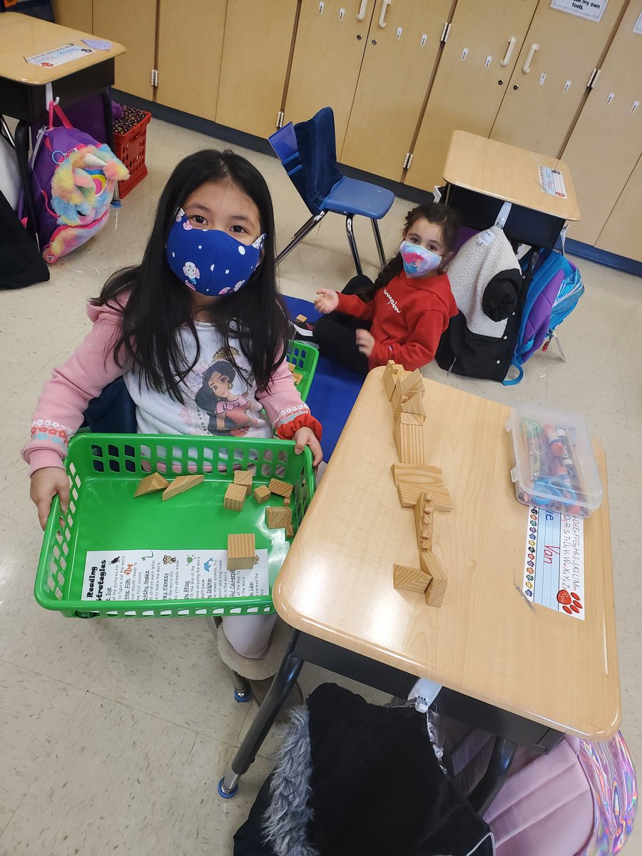 MrsMatuszak's tweet photo. Our kindergarteners are learning about 3-d shapes. We are having fun building with cubes, rectangular prisms, and triangular prisms. #Harnewcares https://t.co/aXrNUZTWEJ