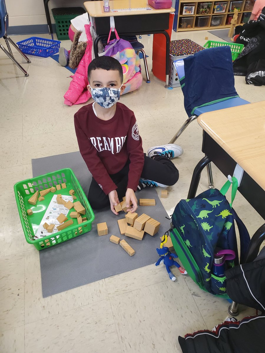 MrsMatuszak's tweet photo. Our kindergarteners are learning about 3-d shapes. We are having fun building with cubes, rectangular prisms, and triangular prisms. #Harnewcares https://t.co/aXrNUZTWEJ