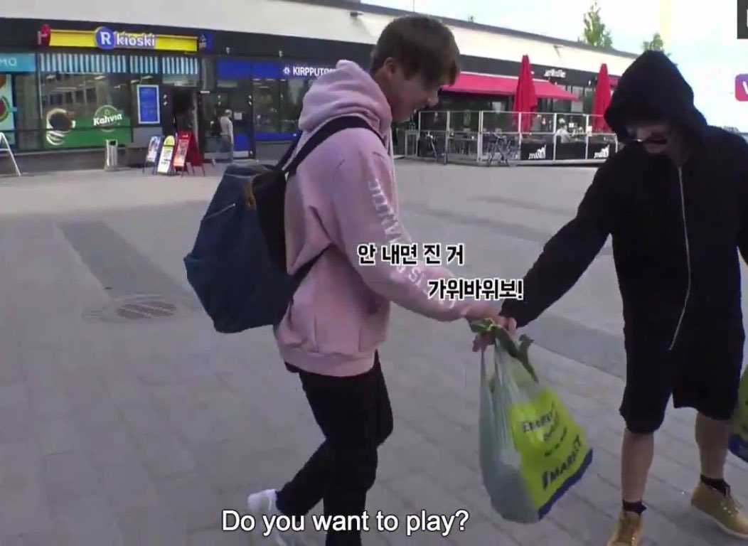 vaniIlakoo's tweet photo. jungkook's high level of patience being tested by bts; a much needed thread https://t.co/AK8YoGBKTN