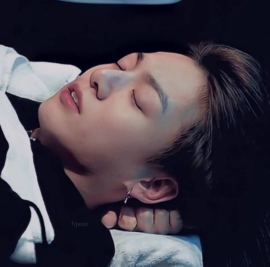 Jungkook’s natural bare face — a thread