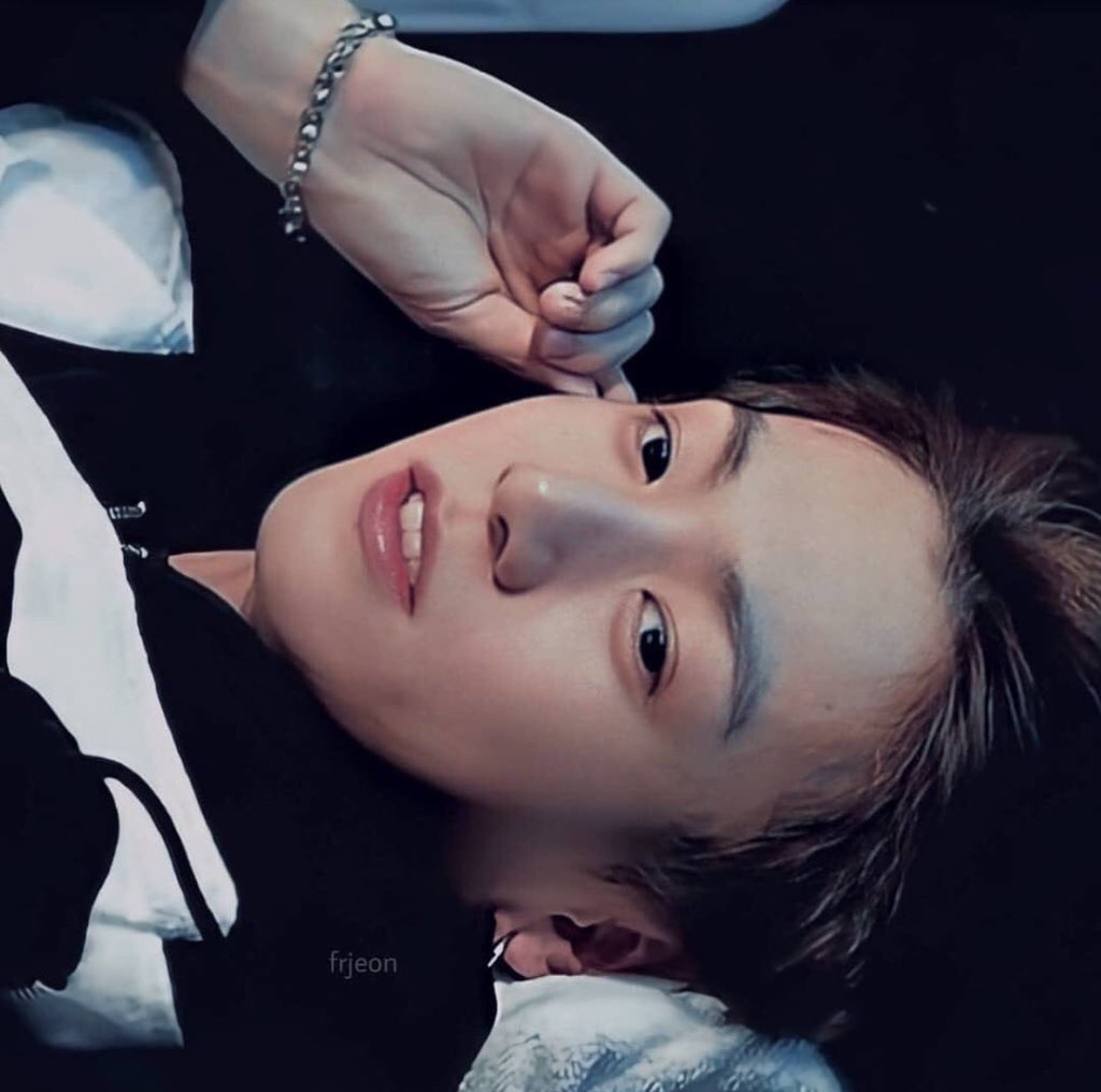 Jungkook’s natural bare face — a thread