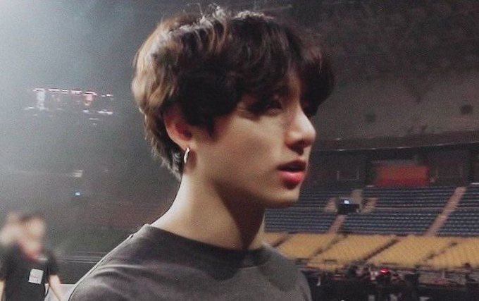 Jungkook’s natural bare face — a thread