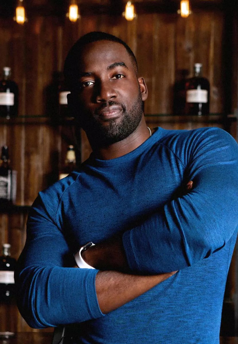 Deputy Marshall Xavier Dolls  @ShamierAnderson Passionate about his job, Dolls is a mysterious, badass, to-the-point guy who teaches us the importance of sticking together, always. #WynonnaEarp  #FiveForWynonna  @SYFY  @NBCUniversal  @nbcentpr