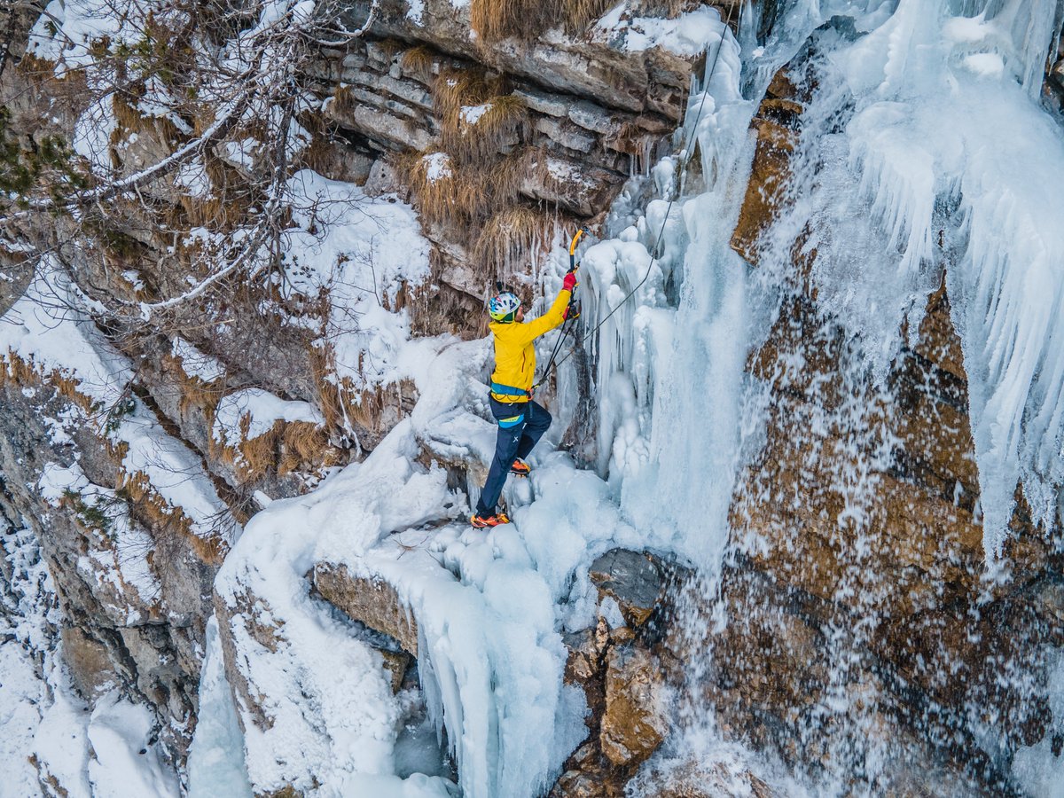 Arrampicare su una parete di ghiaccio?
Solo per i più coraggiosi! ;) 

NB. Affidatevi sempre alle guide alpine prima di provare quest'esperienza

<a href="/VisitTrentino/">Visit Trentino</a> <a href="/trentinodvivere/">Tdv - TRENTINODAVIVERE</a> <a href="/VoceDelTrentino/">La Voce Del Trentino</a> <a href="/Trentin0/">Trentino</a> <a href="/TrentinoTV/">Trentino TV</a> <a href="/Arrampicata_/">ArrampicataSportiva</a> <a href="/CascateTrekking/">Cascate & Trekking</a>