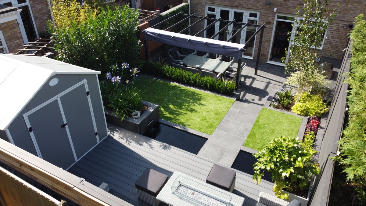 _LONDONSTONE's tweet image. 🌿 How to turn a modest sized garden into a multi-levelled garden oasis, by @limebokbrett. 👌

🥂 The team have created a space that has has multiple seating and entertaining areas, and even a water feature! ✅

⚒️ Cave Porcelain

📲 londonstone.co.uk/porcelain-pavi…

#ThisIsLondonStone