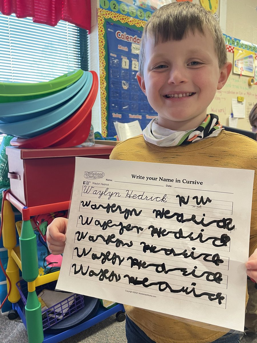 gasiecki_amanda's tweet image. When a student’s print handwriting is so nice, we up the rigor and dabble in cursive. ✍️ 📄 @cent_tweets #teachCENT #lovethemfirst #meetthemwheretheyare #gettingthere