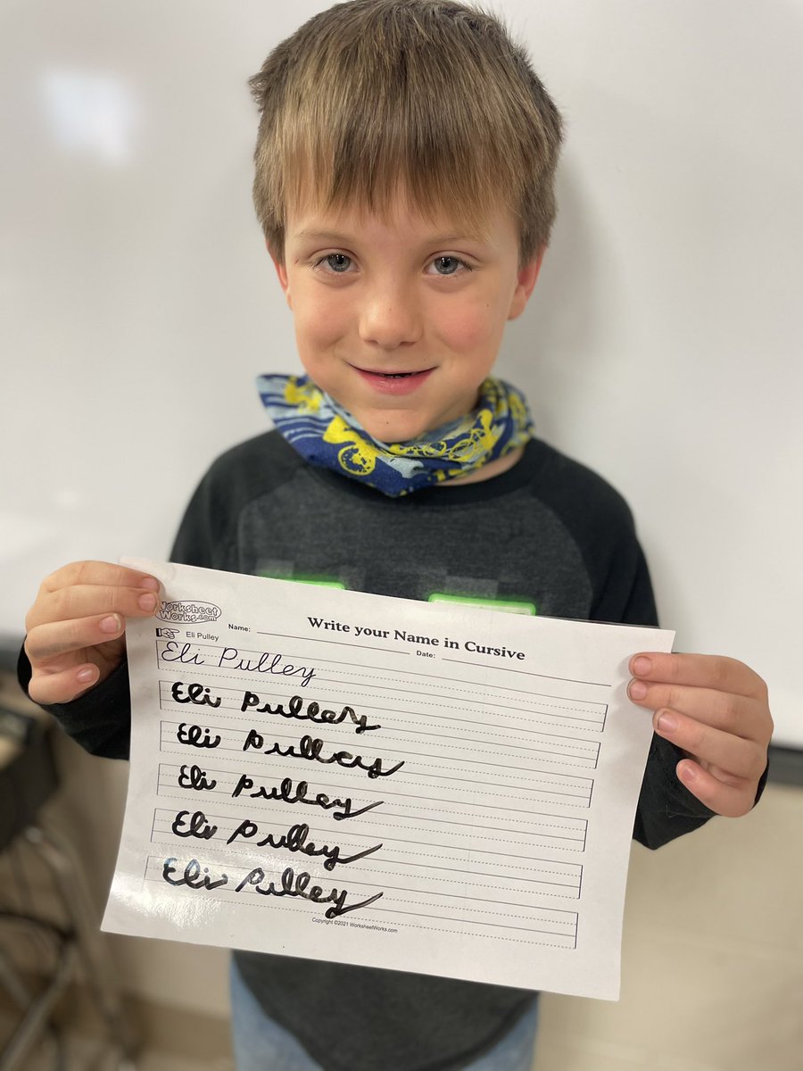 gasiecki_amanda's tweet image. When a student’s print handwriting is so nice, we up the rigor and dabble in cursive. ✍️ 📄 @cent_tweets #teachCENT #lovethemfirst #meetthemwheretheyare #gettingthere