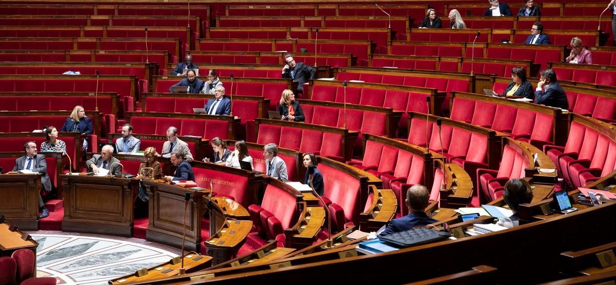 Matricule01's tweet photo. 28,5% des deputés votent pour la prolongation de l'Etat d'urgence, le texte est validé. https://t.co/GpLKkconjy