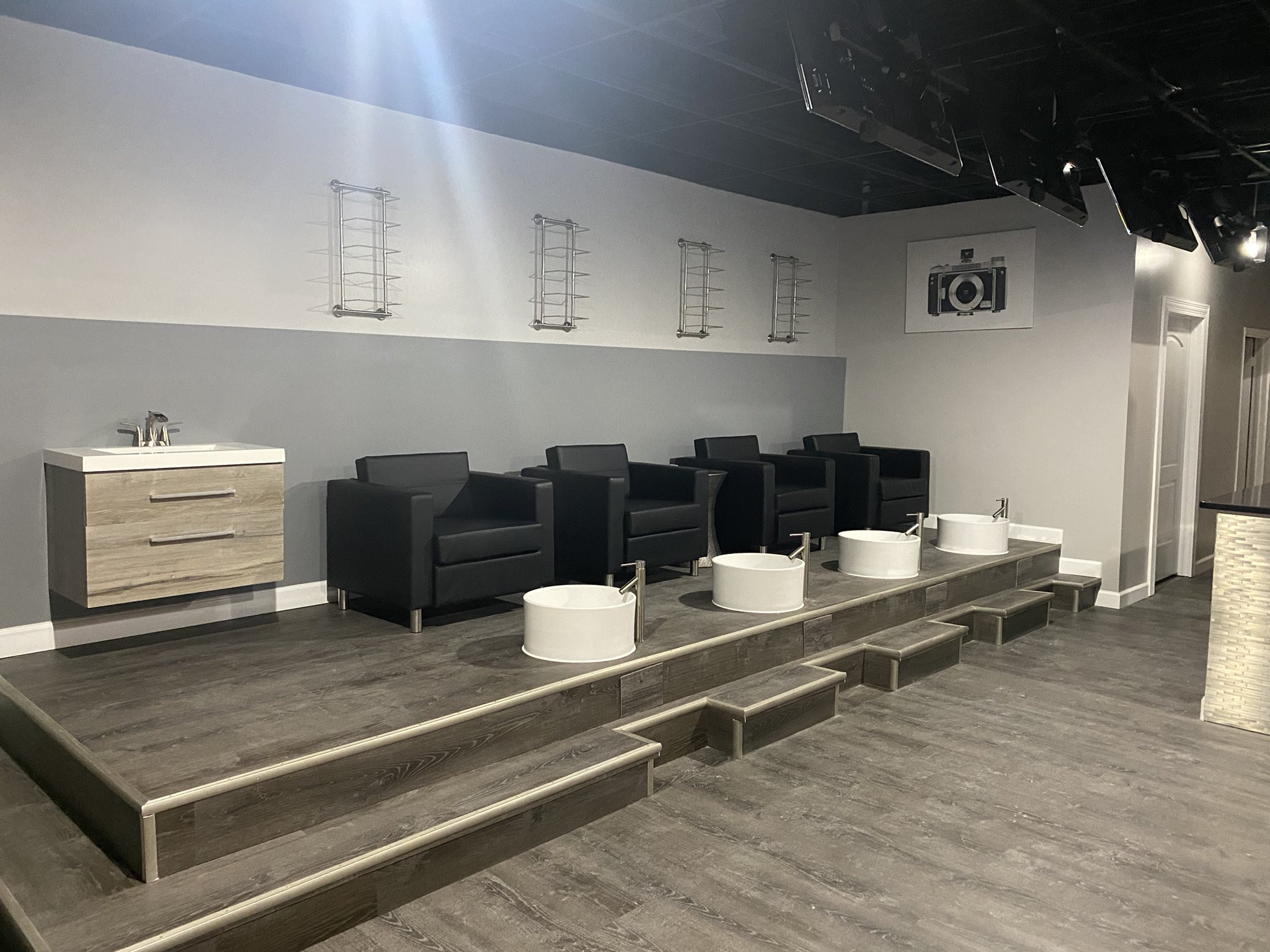Hiz Men Spa On Twitter Hiz Men Spa Is The First Black Owned Nail Salon Located In The South Suburbs Of Chicago That Services Men Only Mengetmanicurestoo Blackownedbusiness Hizmenspa Https T Co Wv6llrhqzp Twitter
