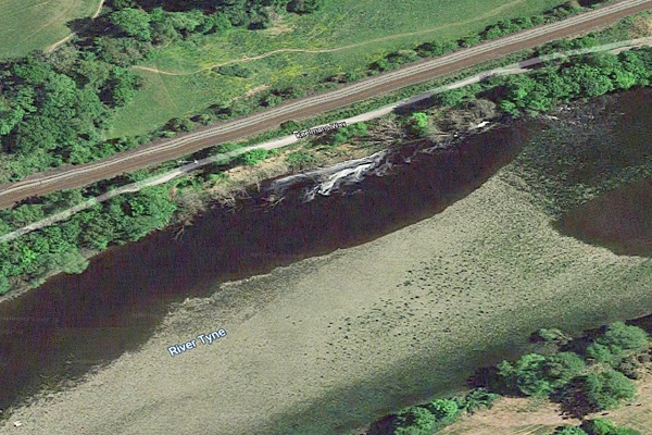 gateshead's tweet photo. A section of the Keelman's Way, the walking and cycling route linking Wylam with Gateshead Quays, has had to be closed in the interests of public safety due to the imminent risk of the river bank collapsing.

https://t.co/YXMnajDFxn https://t.co/QJGP4v0i1i