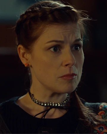 Beth Gardner/Widow  @meghanheffernAlso plays two characters, Beth a naive rich girl who protects her awful brother, and another widow, desperate to save her AWFUL husband! There’s a pattern there  #WynonnaEarp  #FiveForWynonna  @SYFY  @NBCUniversal  @nbcentpr