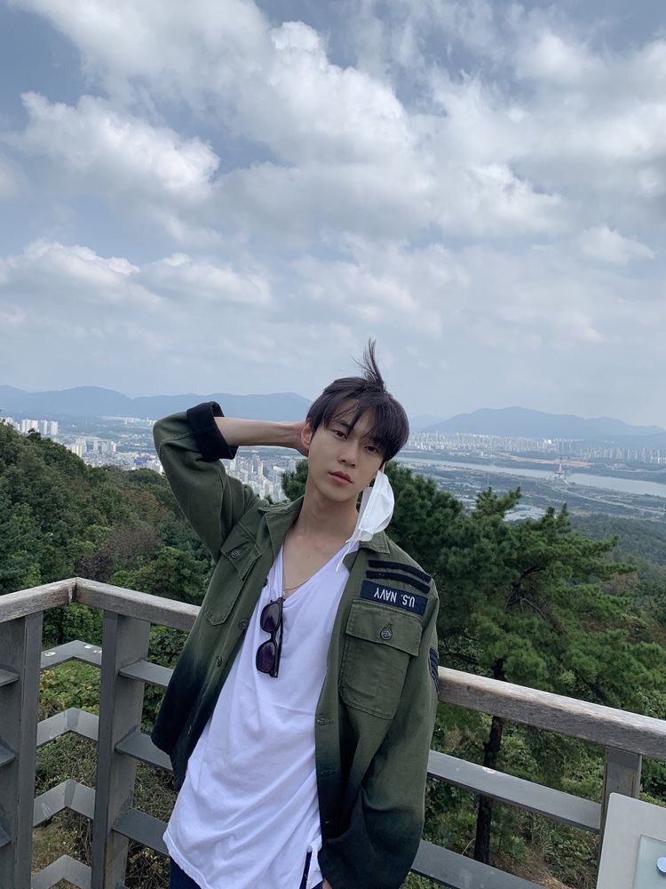 doyoung and changmin as each other a thread