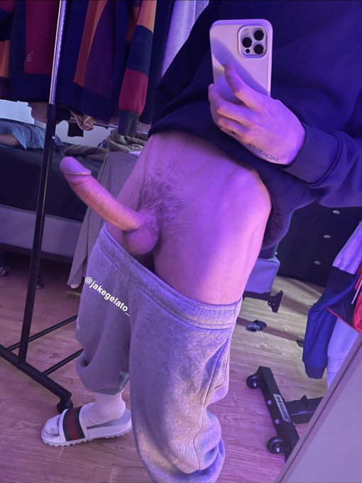 Rock hard 🤟🏼  could you handle this much cock? https://t.co/TuY94vWHns