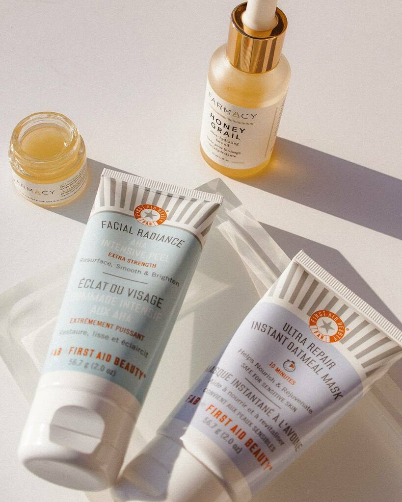 Jamiellanders's tweet image. Best in shower masks! These stay in my shower because they both take LESS than 10 mins and can be used for separate issues. Wash off masks are my favorite way to prep skin for the nightly routine without having to add to it. @firstaidbeauty is a brand i … instagr.am/p/CK1nsOZn9KQ/