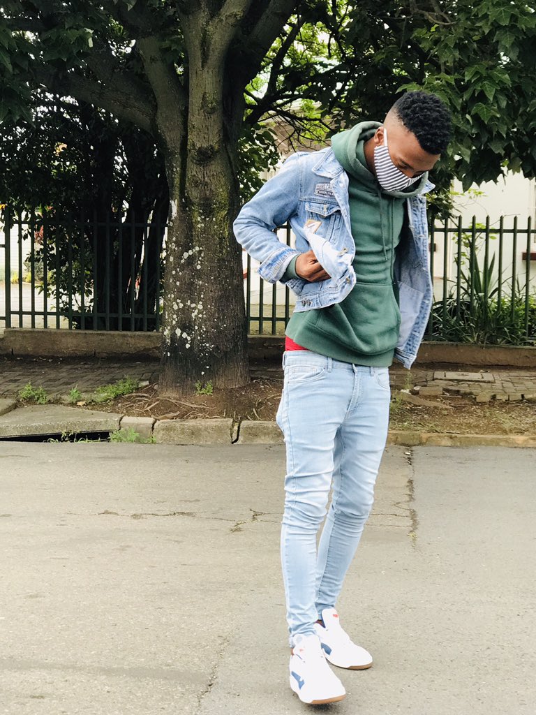 Anzo_19's tweet photo. 'But money can't buy happiness, Jellee talkin' truthful
But I'm happiest when I can buy what I want
Get high when I want' https://t.co/8EGQhLrKpg