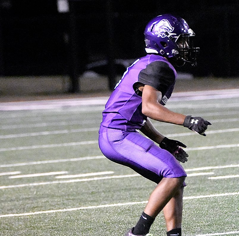 mhspiratefball's tweet photo. Congrats to @mhspiratefball CB @Leon_Roberts5 on continuing his academic and football career by signing with @SienaHeightsFB! https://t.co/OzXZdzCAEi