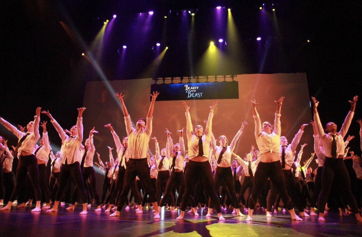 otfdance's tweet photo. Reaching for the stars on this beautiful Wednesday ๐ซ What goals are you reaching & working for?! #otfdance #reachforthestars #reachyourgoals #dreambig #DreamBigWorkHard #dancegoals #dancedreams https://t.co/uJ7jaaKFJE