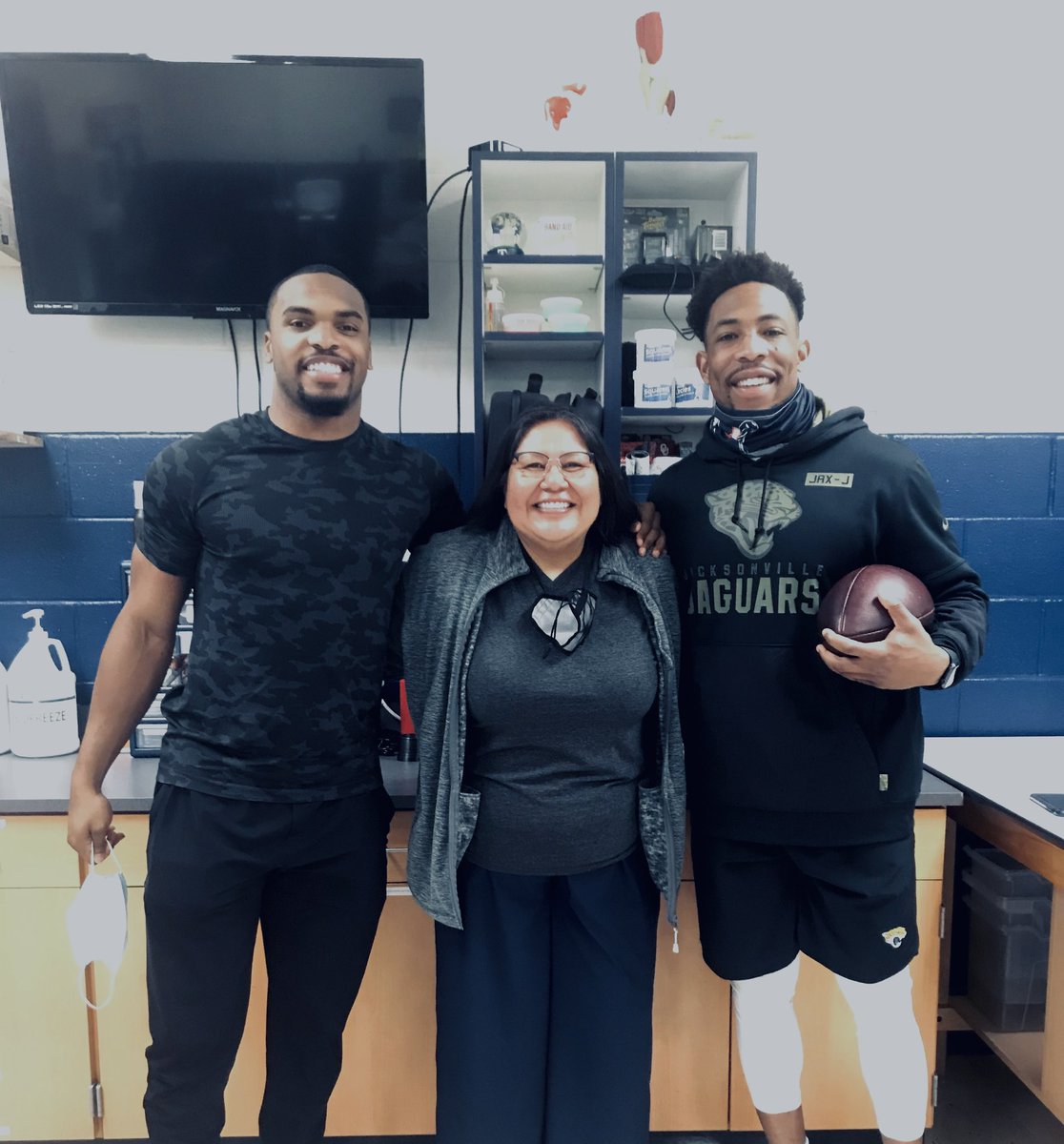 I’m so lucky to know these two and feel special when they stop by the training room on their visits. @Dev_Duv5 @TrulyDevine_22