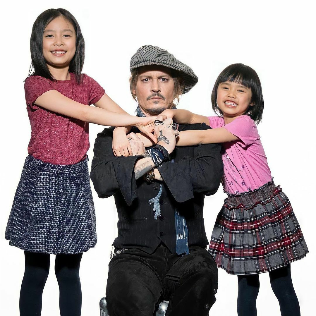 Johnny Depp Lovers {Relatives} tweet media