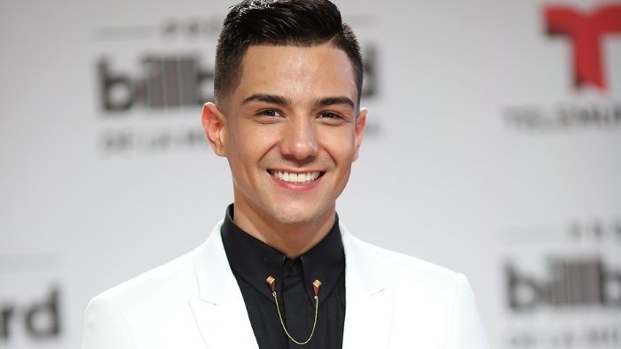 BiographON's tweet photo. Happy Birthday, Luis Coronel! https://t.co/twFYDb405Y #luiscoronelmusic @luiscoronelmusic
#Celebrity #celebritybirthdays https://t.co/WpxbWV3Twf