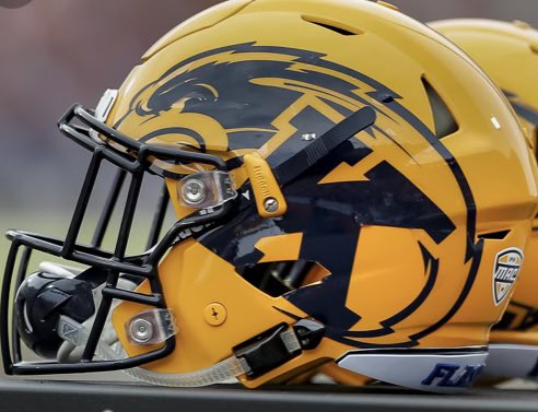 Owen_Bainbridge's tweet photo. After a great conversation with @Coach_Ferrell55 I am excited to say I have received an offer to play football at Kent State University!! #FlashFAST⚡️@TheHC_CoachLew @KentStFootball  @stowfootball @CoachTPhillips https://t.co/dLHERFnqbB