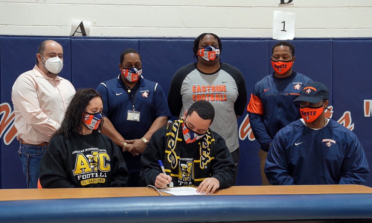 VarsityAces's tweet photo. Signing Day - Eastside 
Johnathan Gonzalez to American International.
Photo by @DanielleParhiz https://t.co/aVnOWitTUU