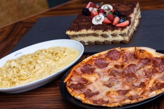 Conoce parte del #ComboAlfredo de @AlfredodiRomaMX, platillos pensados para que disfrutes en la comodidad de tu #hogar. Teléfono: 5553277766
#Pizza #Lasaña #Pasta #Tiramisú #sirviendoaméxico #cdmx #yomequedoencasa #comeencasa #queremoscomer #servicioadomicilio https://t.co/EqcA2he7ox