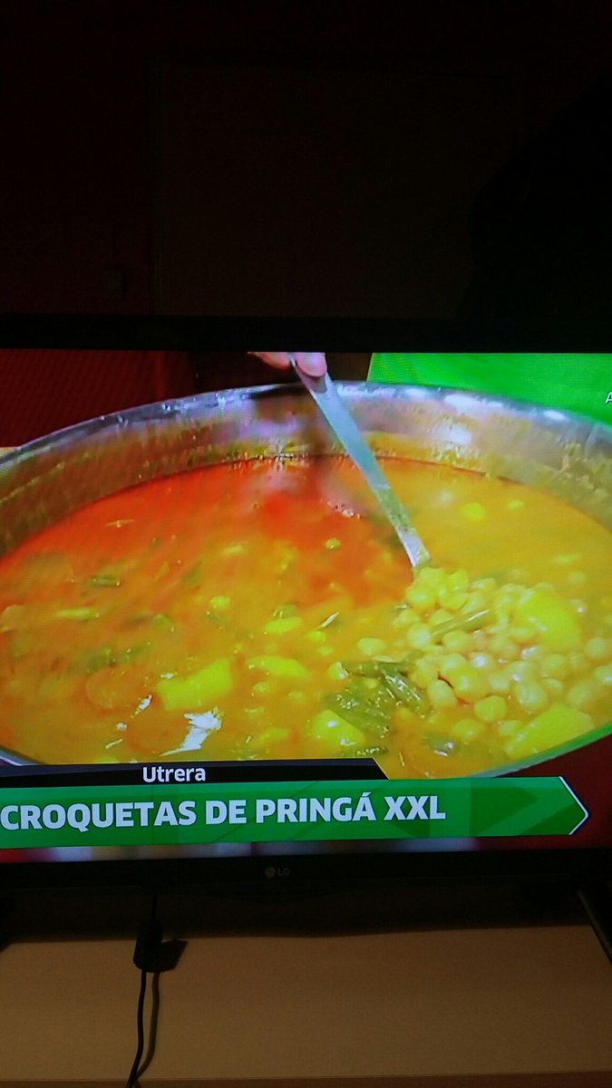 Veriveri3313's tweet photo. @Inesporro que bueno el potaje pero quien se coma el bollo ese va a estar alimentao pa to la semana jajaajjaajajaj😂😂 https://t.co/jwObztr6Uu