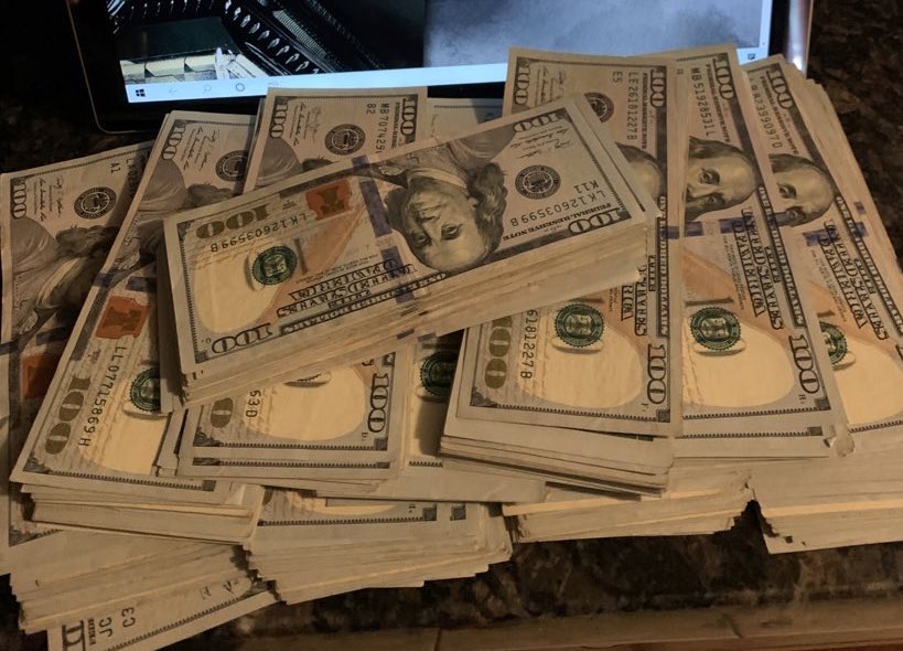 Si los Tigres de Mexico ganan por 3 o más goles voy a repartir $100,000 pesos entre 200 personas que le den Retweet a este tweet! 

“Cuélgate de las tetas!”