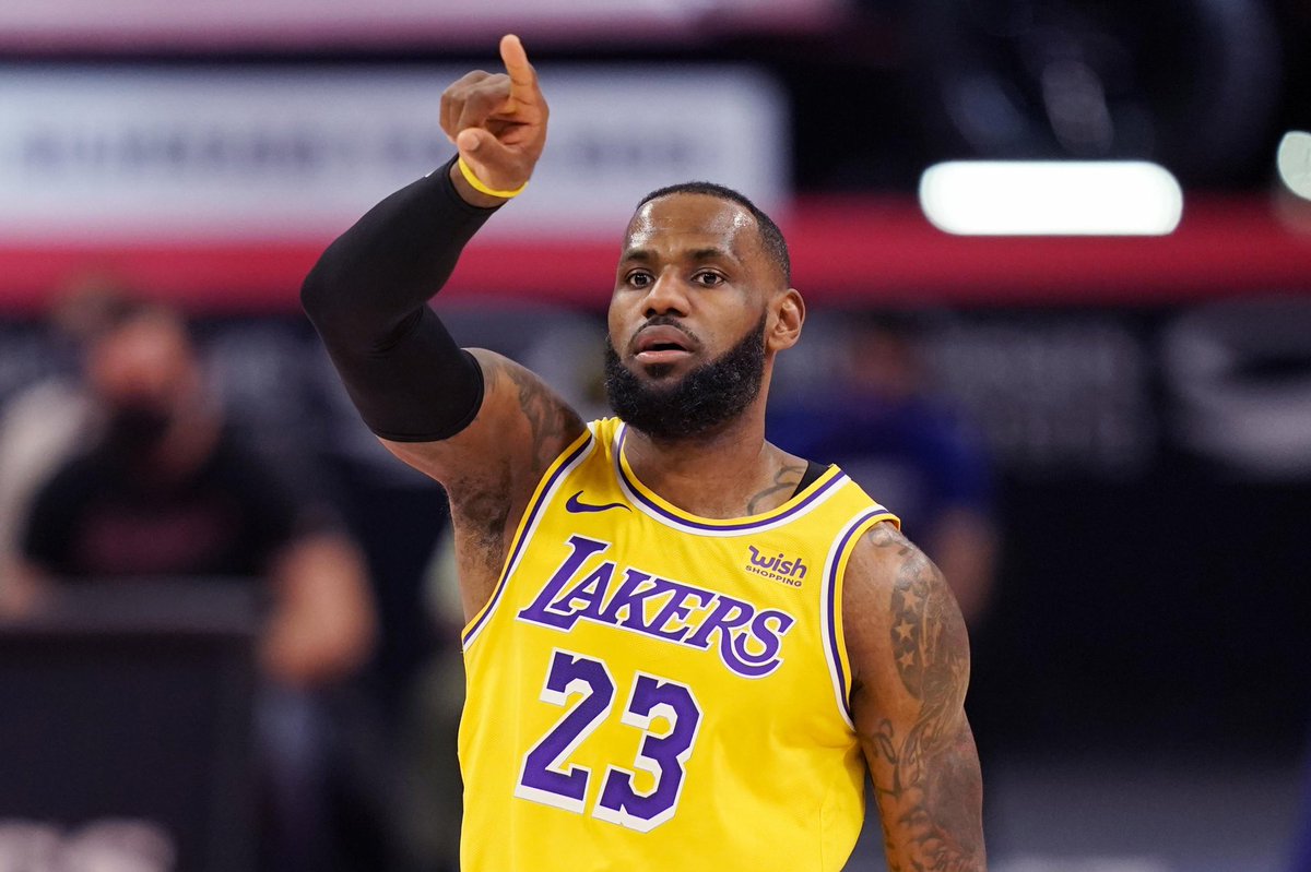 LeBron James over the last 5 games:

28.8 PPG
7.8 APG
7.0 RPG 
1.0 SPG

53 FG%
46 3P%
72 FT%

👑