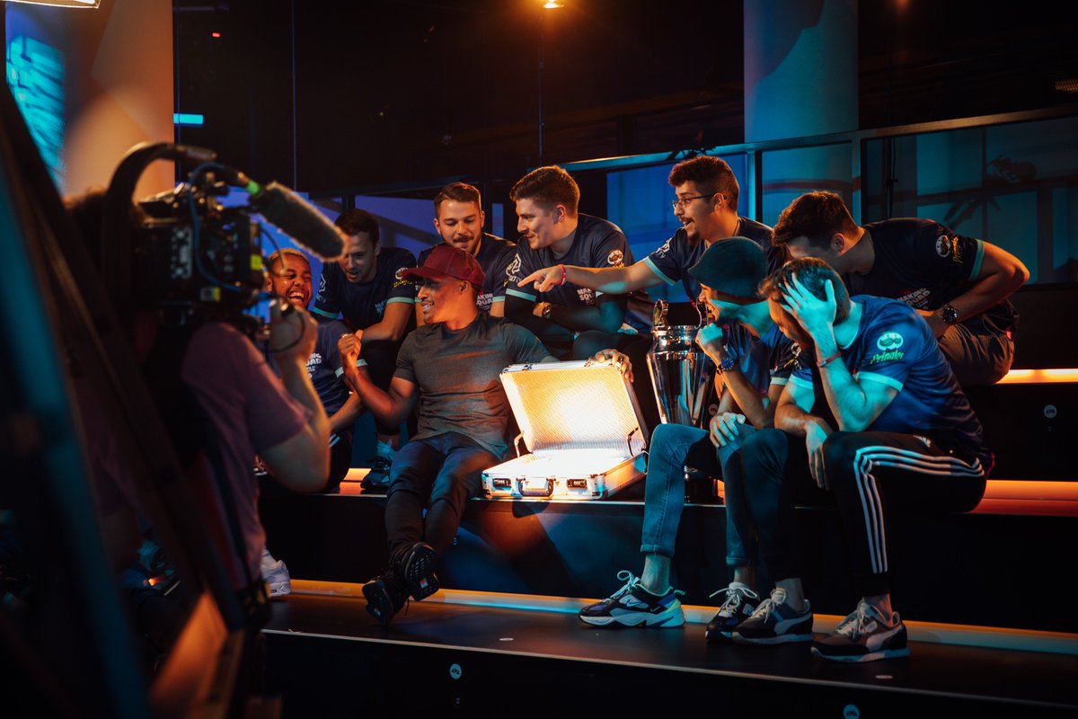 G2esports's tweet photo. Our contestants had a blast in Berlin, but only one can be crowned Champion ๐
Who will take it all? Find out in the GRAND FINALE of Making The Squad: FIFA Edition this Sunday at 9:30, live on @WatchInsightTV!
Presented by @PringlesGaming & @EASPORTSFIFA https://t.co/SrAIlnnl0h