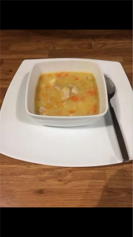 QES_Starting's tweet photo. [1/2] Last week's #Y7WeeklyChallenge was to Feed Your Family for One Night - some delicious meals were made by Year 7! #GettingInvolved #LifeisAboutMoreThanMoneyandMaterialThings https://t.co/SowbQ8IOL8