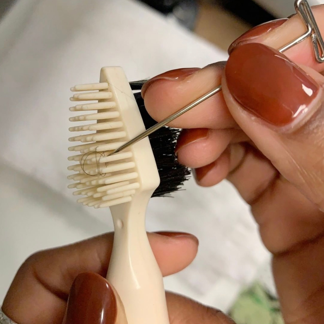 texturedtech's tweet photo. @shopbabytress #caretip
Use a pin after each use to pull any hair or gunk stuck in your brush you can properly clean + store it away!
A clean brush = clean edges 😏raggedy edges are no one's friend.
drop a ✅if you use the pin method to clean your edge brush!
Available in https://t.co/Ht5QOLdd9V