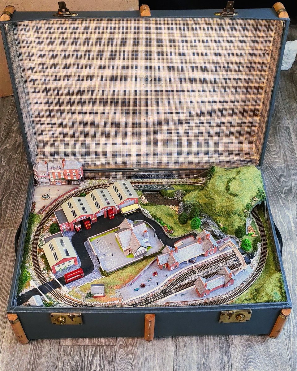 Good evening #womaninbizhour 
I am able to now show you our latest commission. The new owner can't wait to be able to pick it up when covid safe.
Full video on our YouTube channel
❤️🚂💼