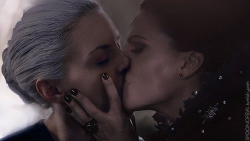 The Queen and her Swan being lovely