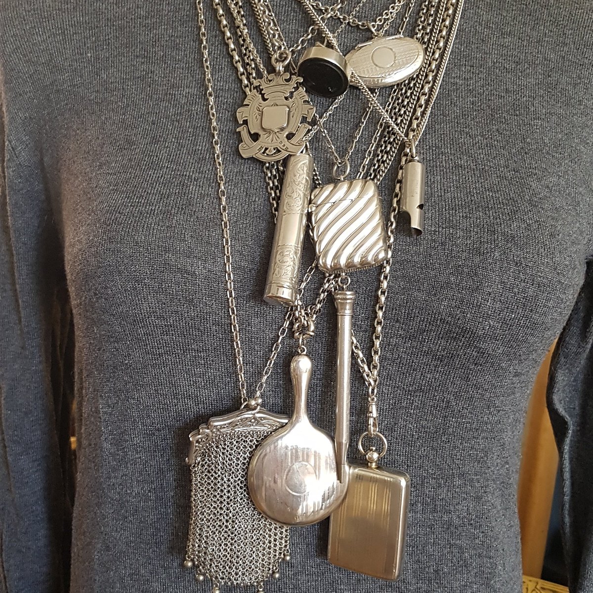 DorothyKenny6's tweet image. Silver pieces that started life 100yrs ago with a specified role in life,but now ready to adorn🧡  nessadorantiques.ie
#antiquesilver #silverboxes