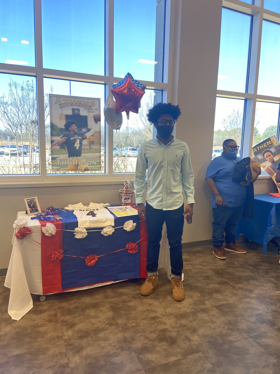 #SigningDay2021 
UC bound🤍❤️
@CoachBrightUC <a href="/UCPatriotFball/">UC Patriot Football</a>