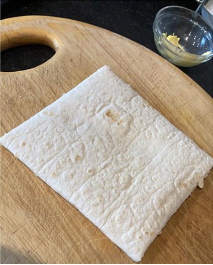 WyHighRPE's tweet photo. One is shop bought, one is hand crafted by our very own Tilly in Y8. I know which Matzos I'd rather have for lunch. Tilly did her research into this Jewish unleavened bread too. @WyHighAcademy #Y8RPE #learningisfun #learningisyum #Judaism https://t.co/dF7Rj5a4z1