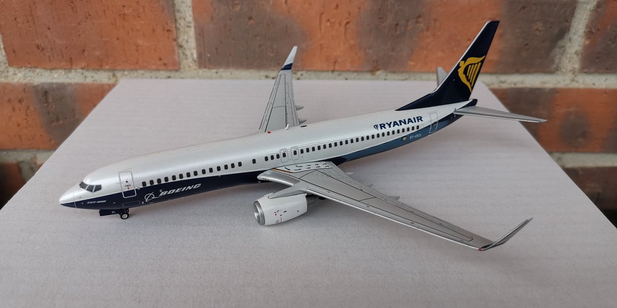 pedrospotter's tweet photo. #BuenasNoches recién aterrizadas estas #maquetas de #aviones en mi colección:
#B737 @Ryanair_ES #Dreamliner (EI-DCL)
#B757 #AirBerlin (HB-IHR)
#B757 @united (N14106) #HerArtHere #CaliforniaLivery
#scale1200 #JCWings #Diecast #modelismo #avionesaescala #miniaturas @airberlin https://t.co/ecXBQJ34F6